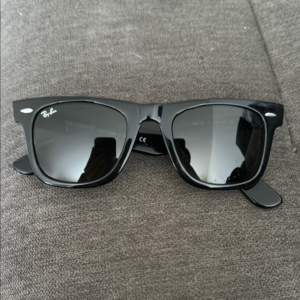 Ray-Ban Black Wayfarer Sunglasses Iconic Design
